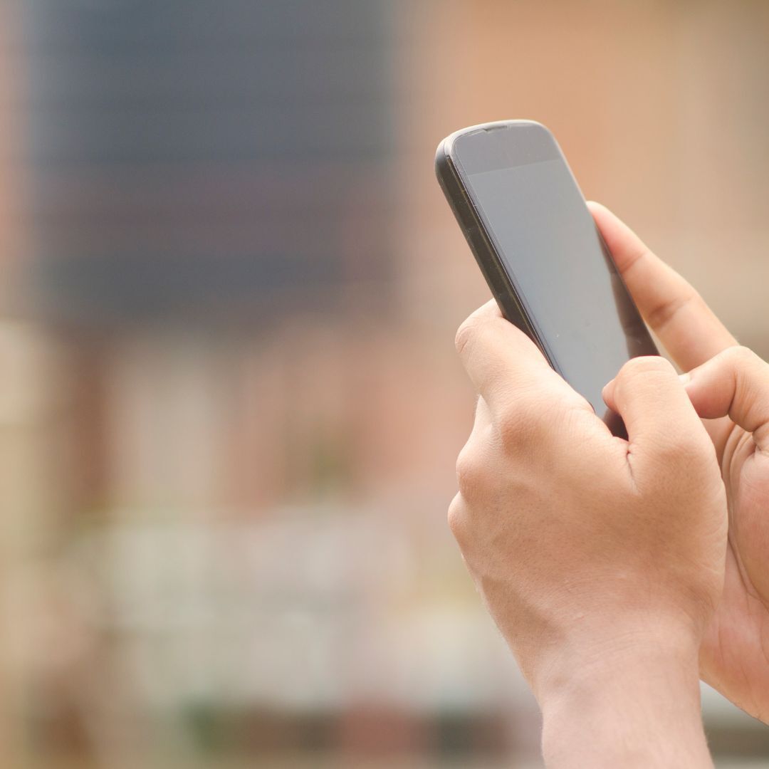 スマートフォンで予約するイメージ